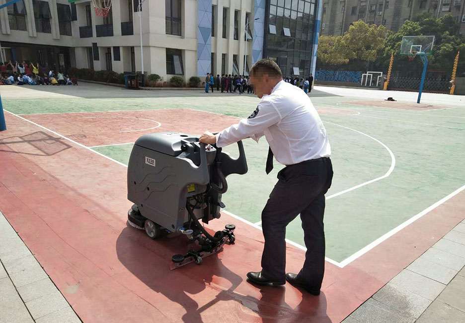 江西大型清潔設備多功能洗地機和電動<a href=http://www.ncbqu.cn target=_blank class=infotextkey>掃地車生產(chǎn)廠</a>